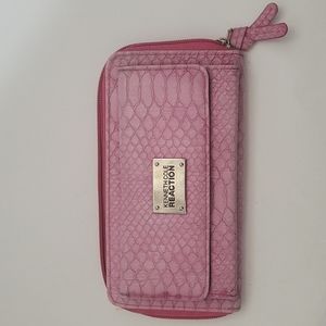 KENNETH COLE REACTION SNEAKE PINK ANIMAL PRINT ZIPPER CLOSURE ORGANIZER WALLET